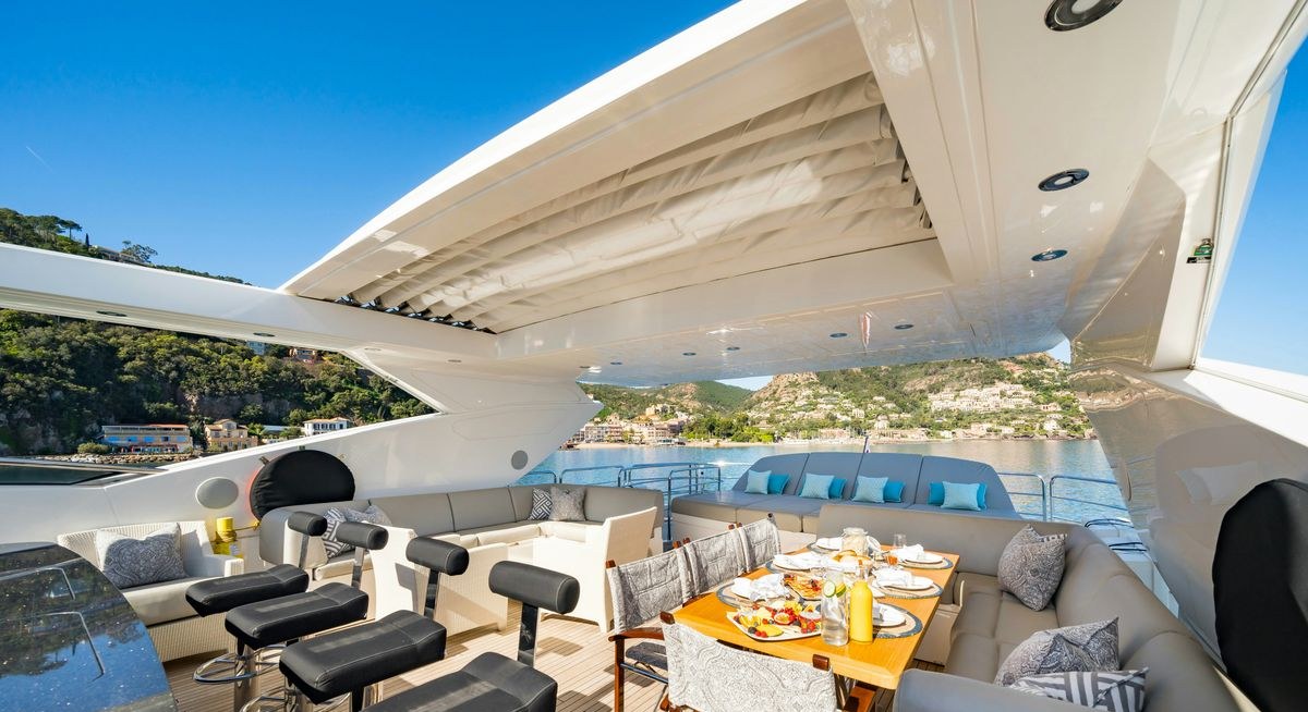 LADY VOLANTIS yacht charter 4