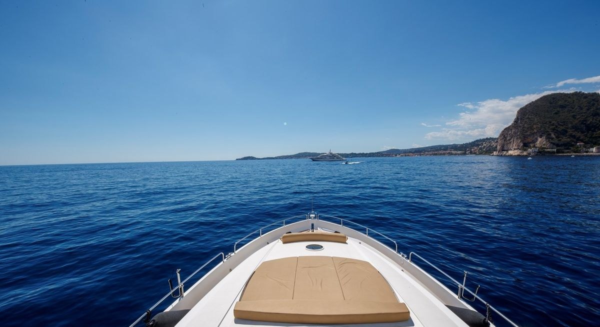 LADY YOUSRA yacht charter 2