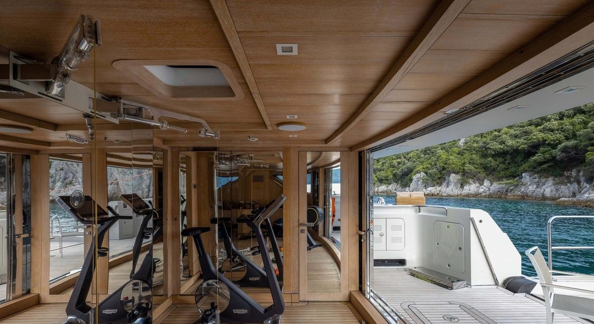 LAMMOUCHE yacht charter 4