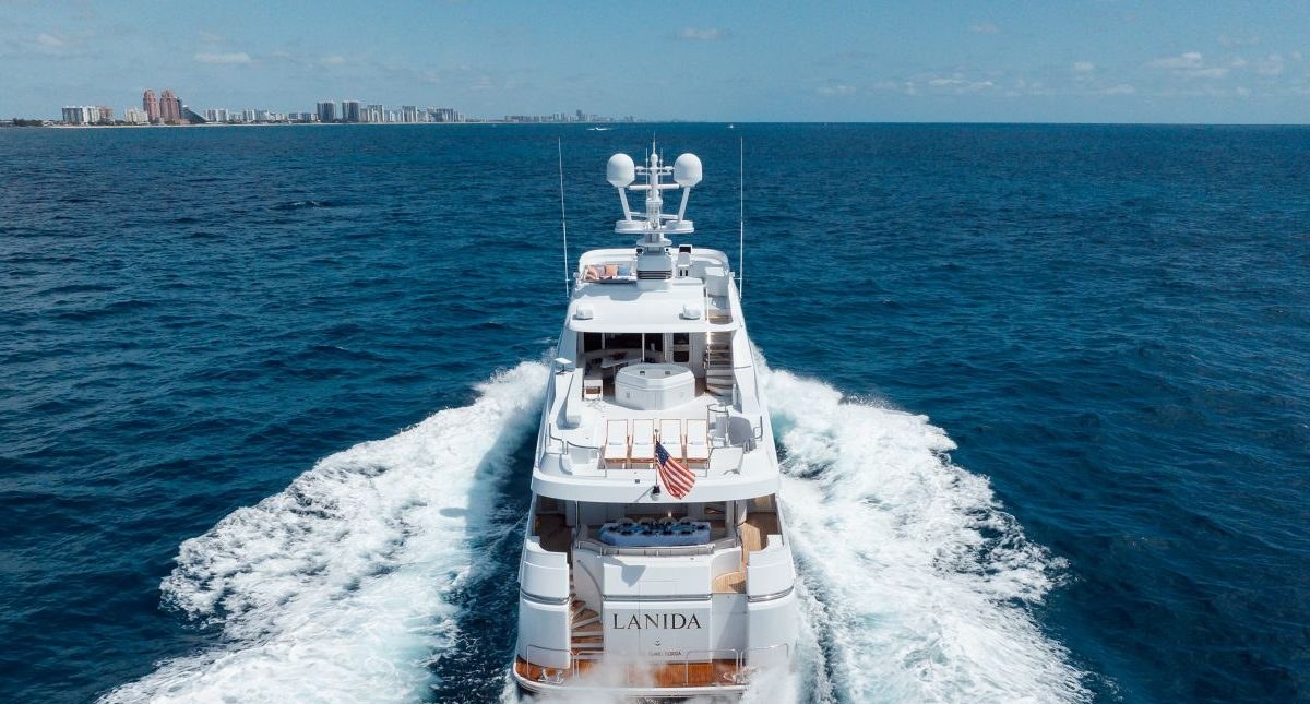 LANIDA yacht charter 5