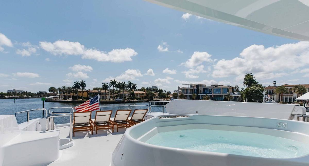 LANIDA yacht charter 2