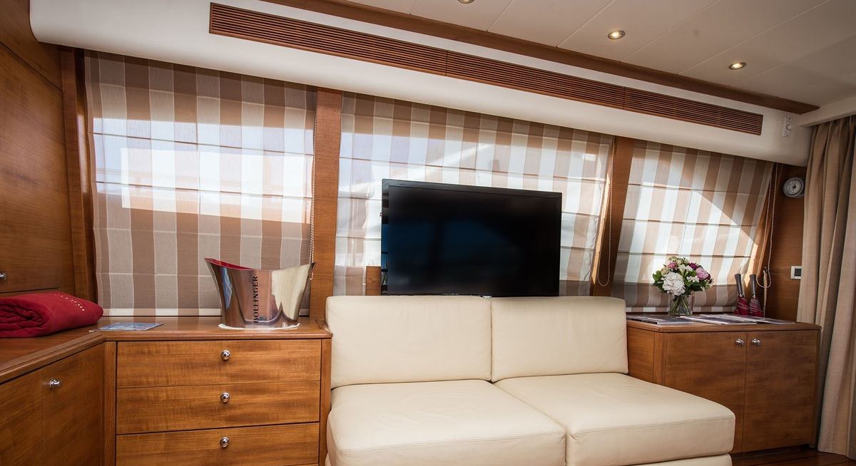 LAOUEN yacht charter 5
