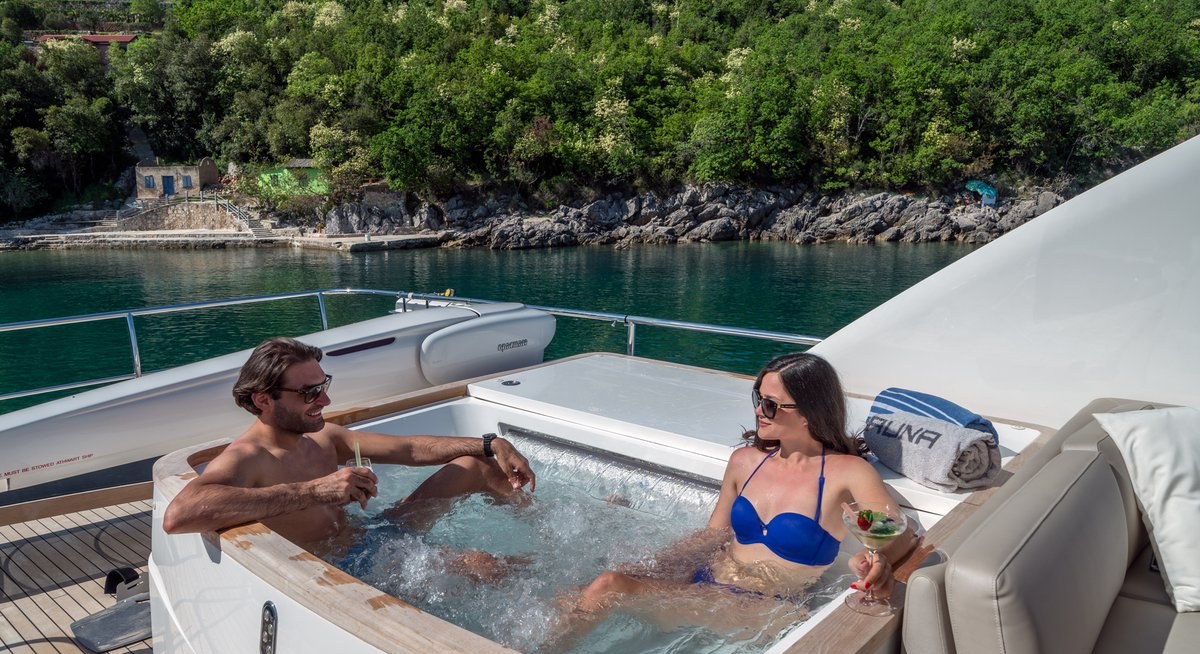LARIMAR II yacht charter 3