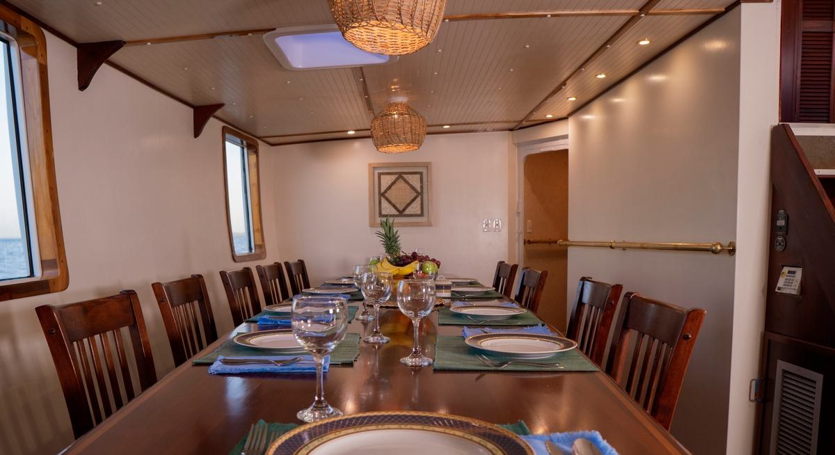 LAURIE ANNE yacht charter 3