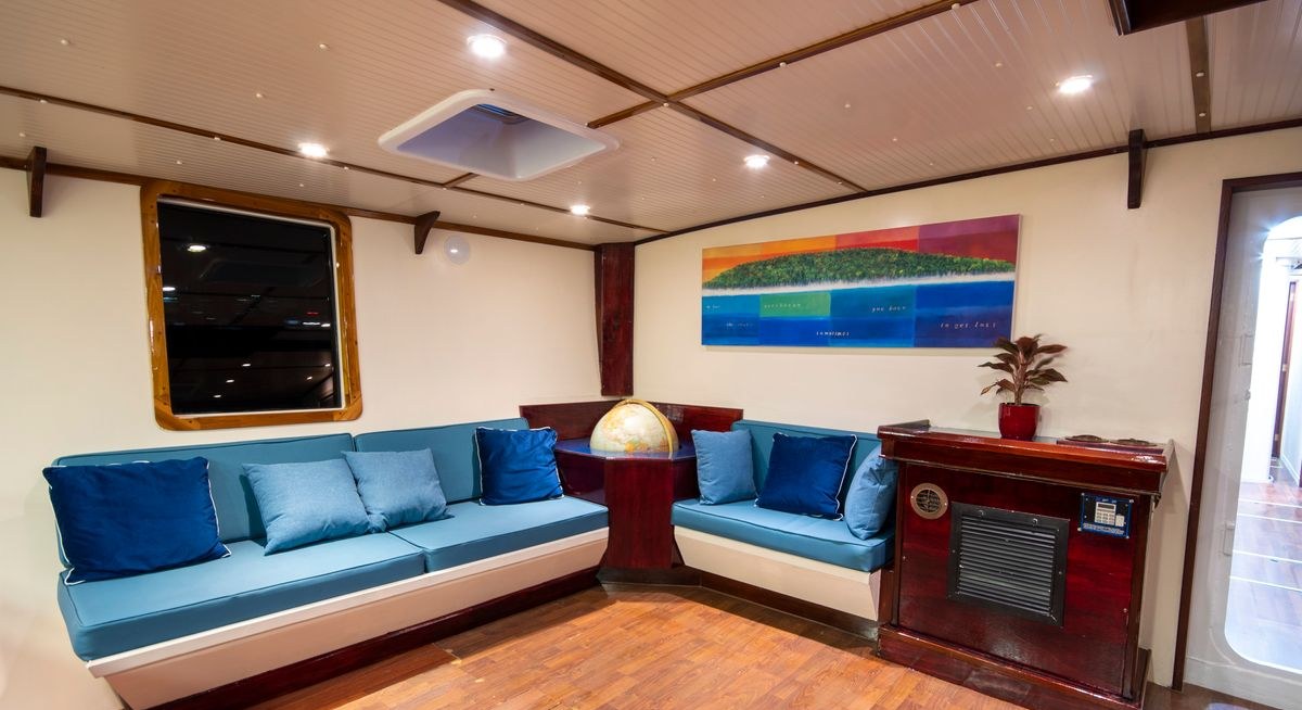 LAURIE ANNE yacht charter 4