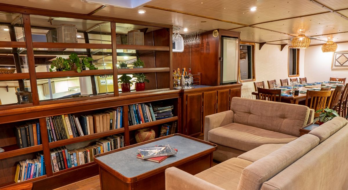 LAURIE ANNE yacht charter 2