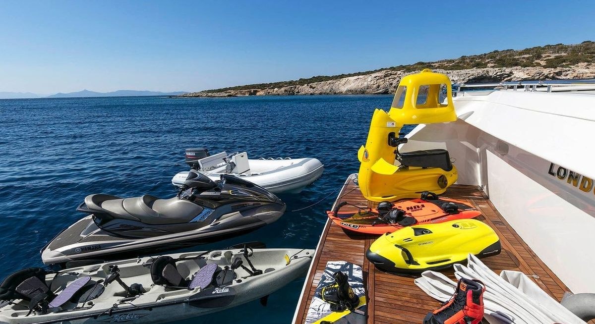 LAZY DAYS yacht charter 5