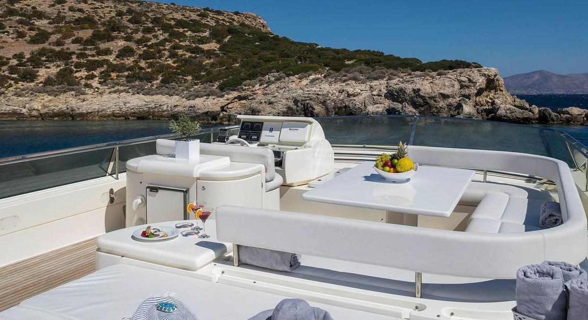 LAZY DAYS yacht charter 3