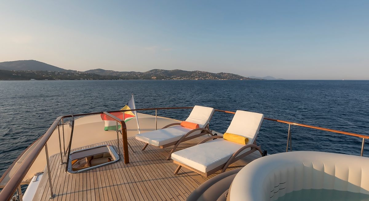 LE KIR ROYAL yacht charter 5