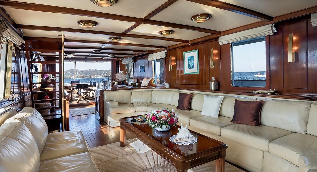 LE KIR ROYAL yacht charter 4