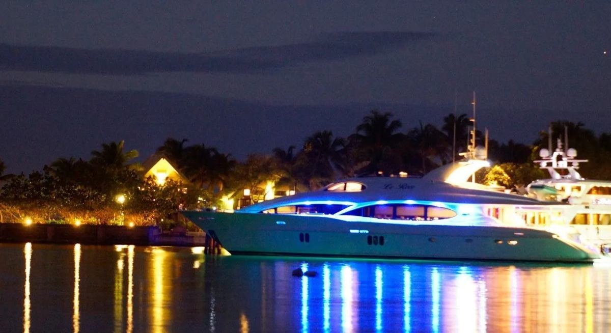 LE REVE yacht charter 5