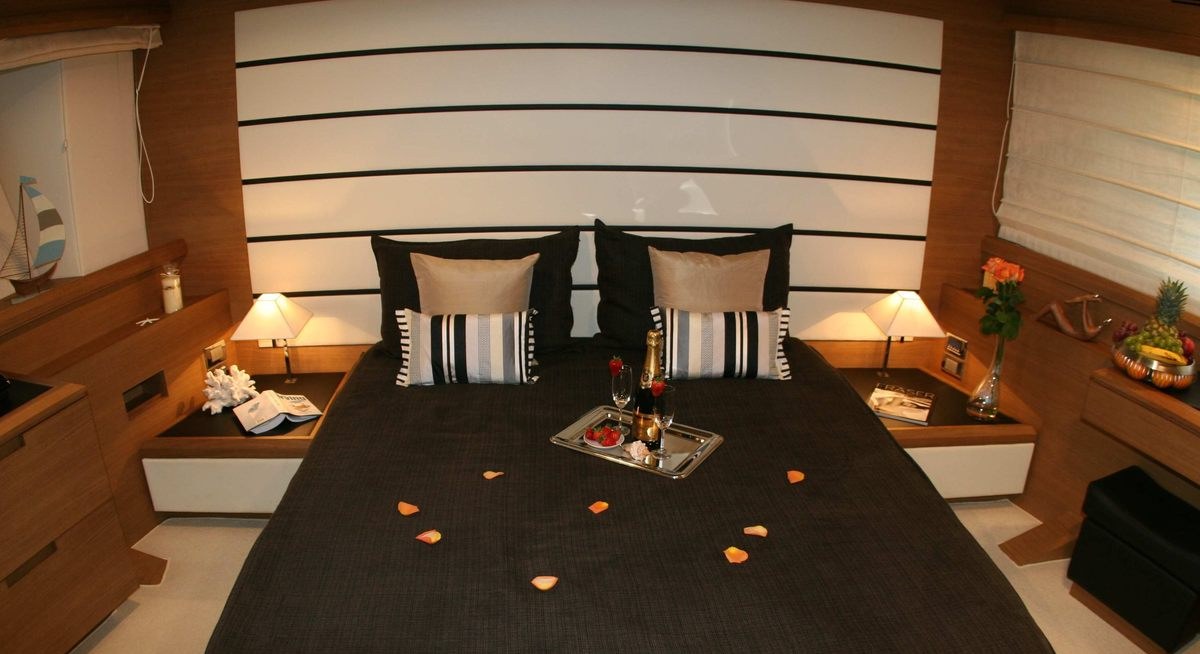 LEONARDO yacht charter 5