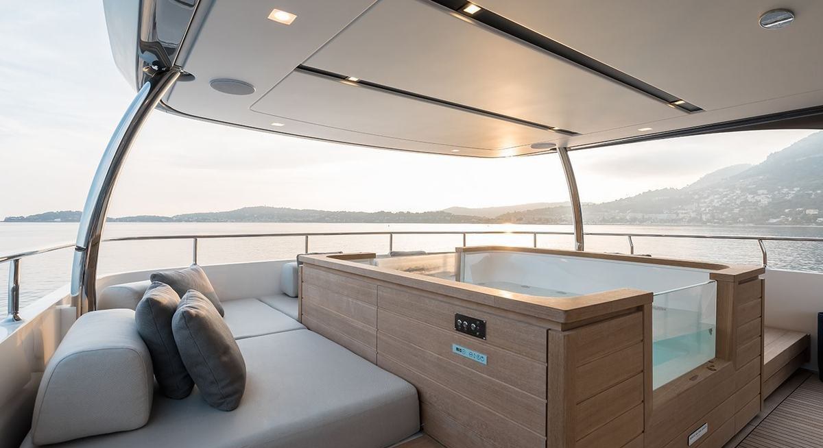 LES BRUXELLOIS yacht charter 3