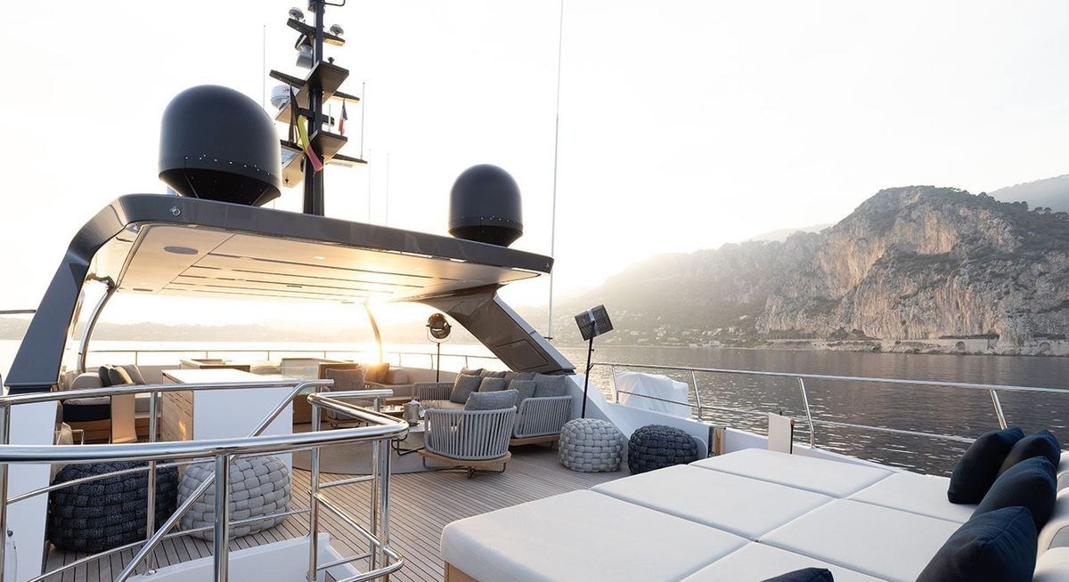 LES BRUXELLOIS yacht charter 4
