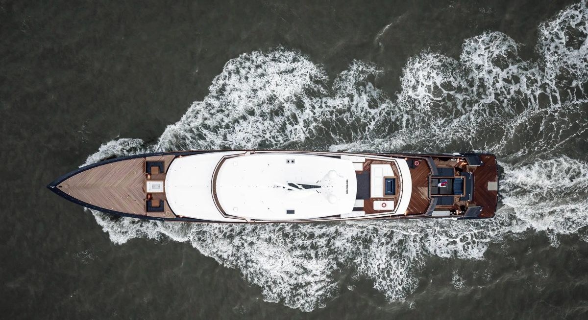 LES CINQ yacht charter 4