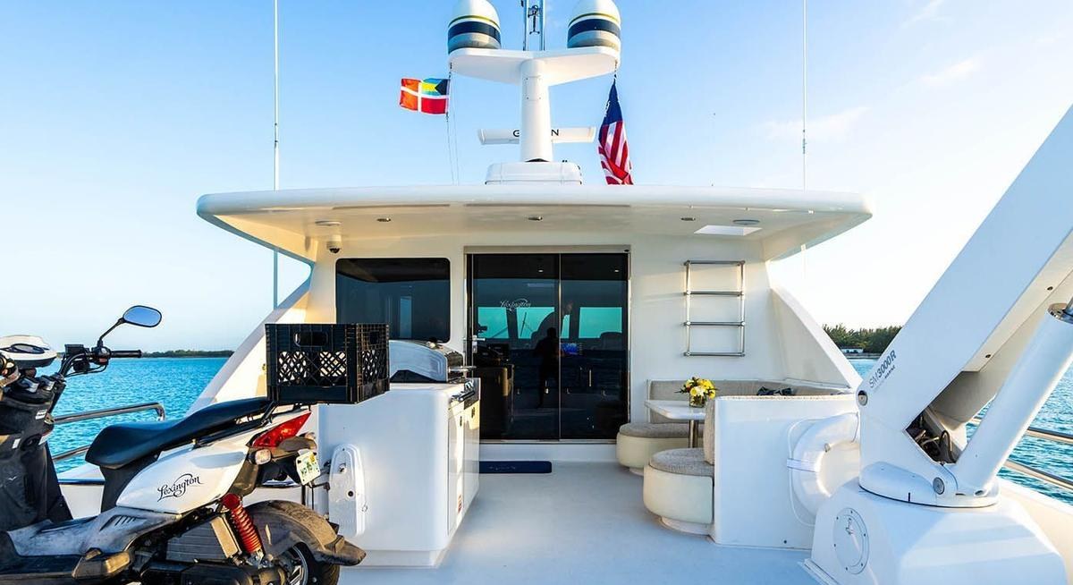 LEXINGTON yacht charter 4