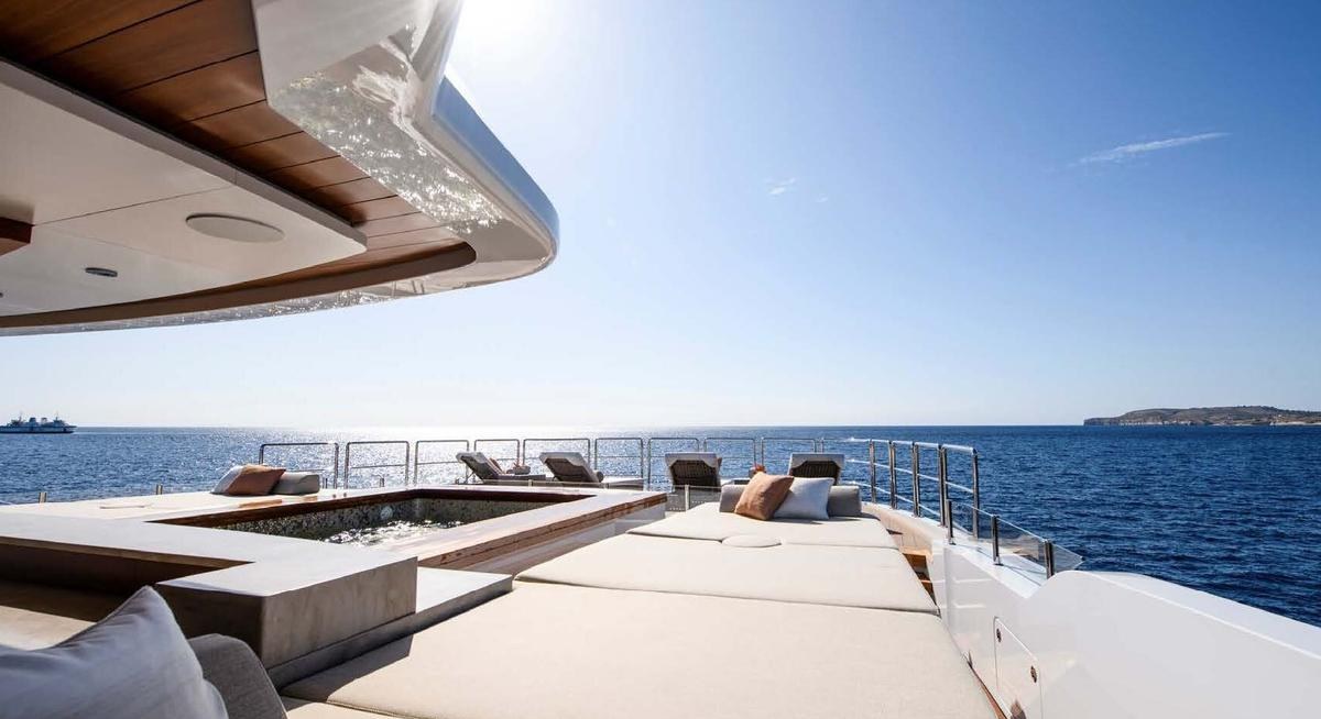 LIFE SAGA yacht charter 3