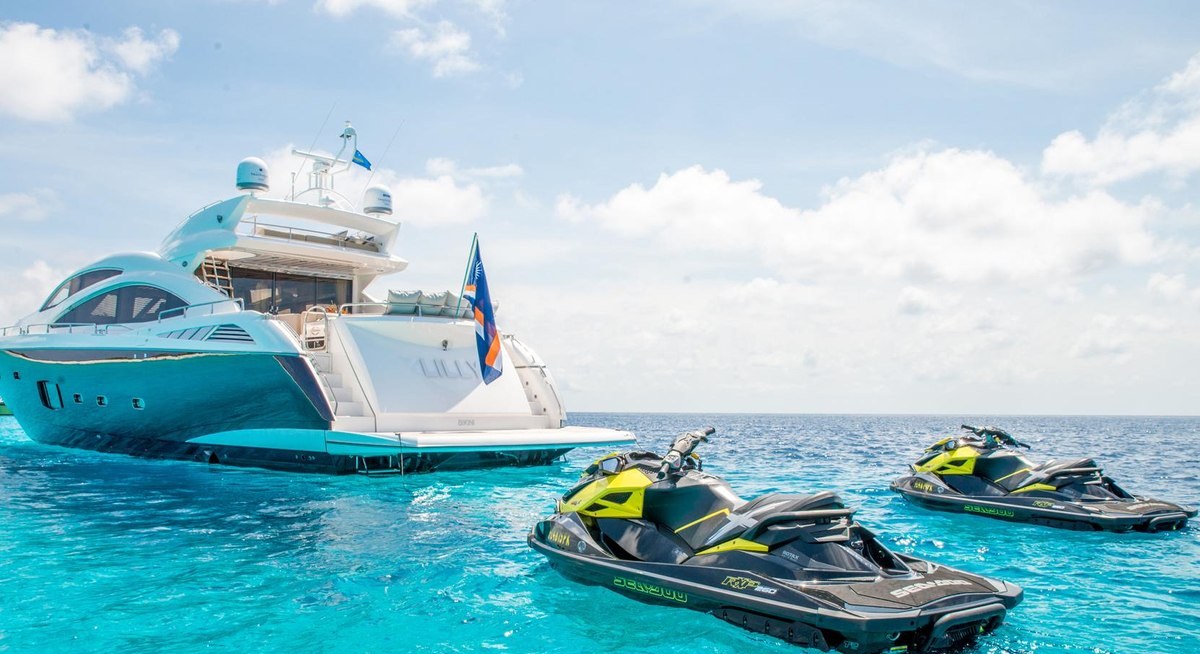 LILLY yacht charter 5