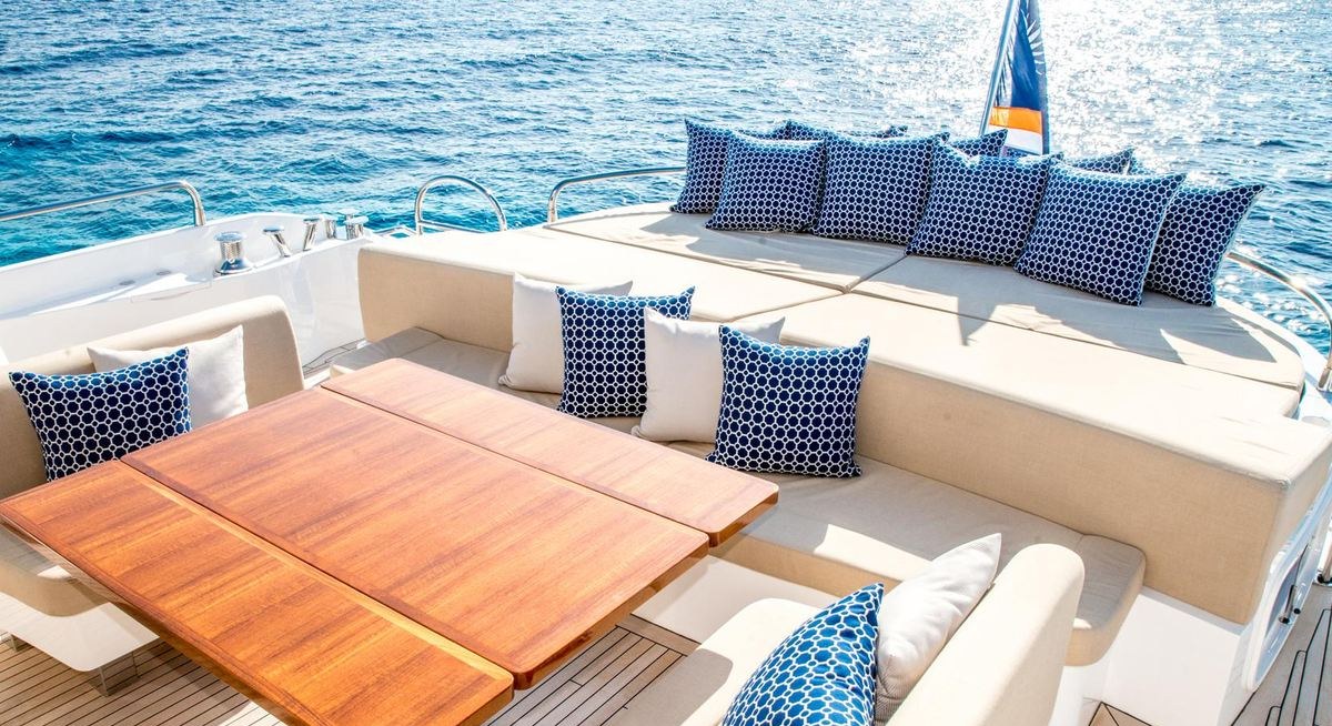 LILLY yacht charter 4