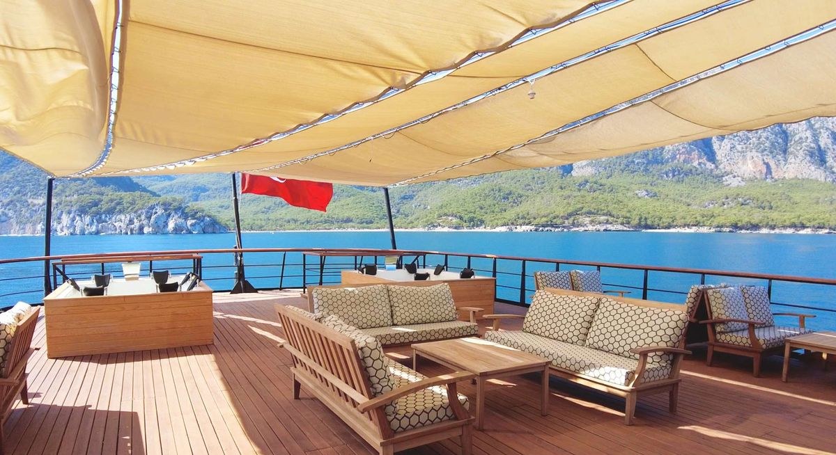 LIMITLESS yacht charter 4