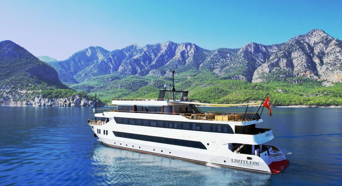 LIMITLESS yacht charter 5