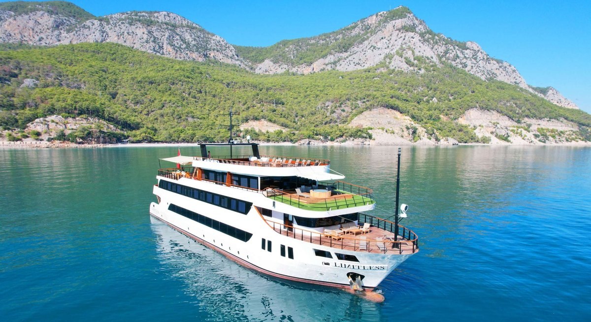 LIMITLESS yacht charter 2