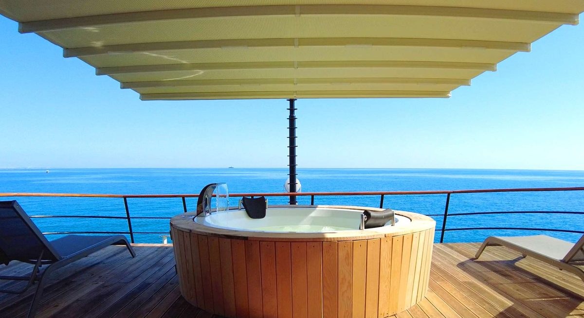 LIMITLESS yacht charter 3