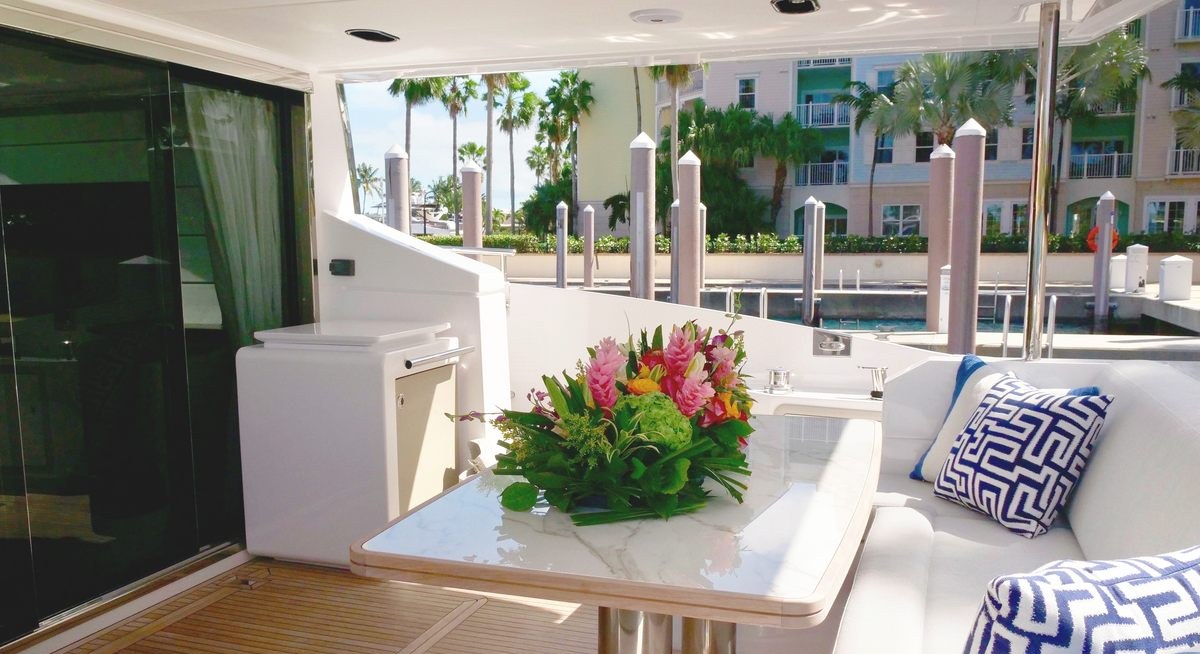 LIQUID ASSET yacht charter 4