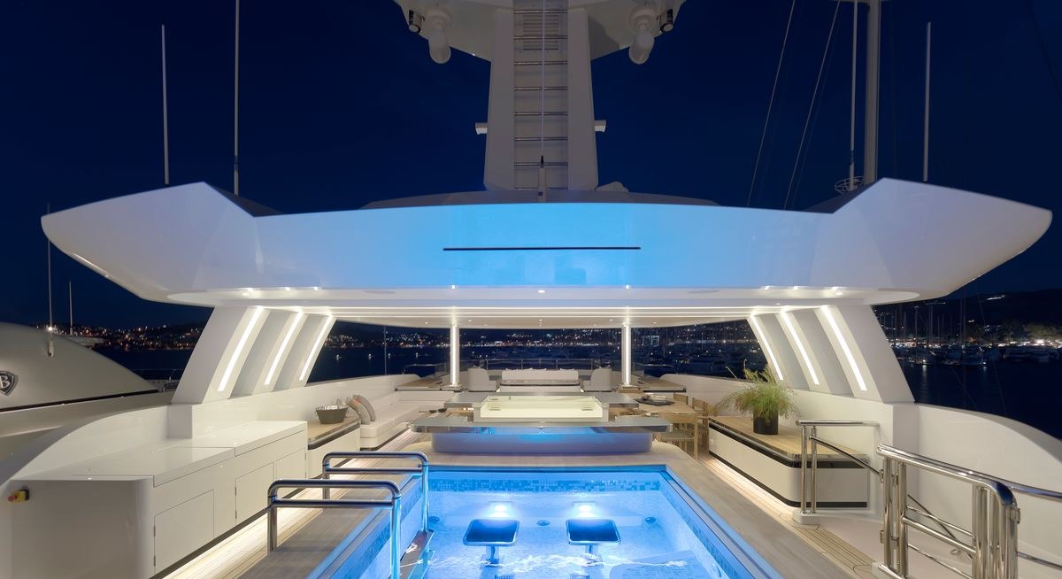 LIQUID SKY yacht charter 3