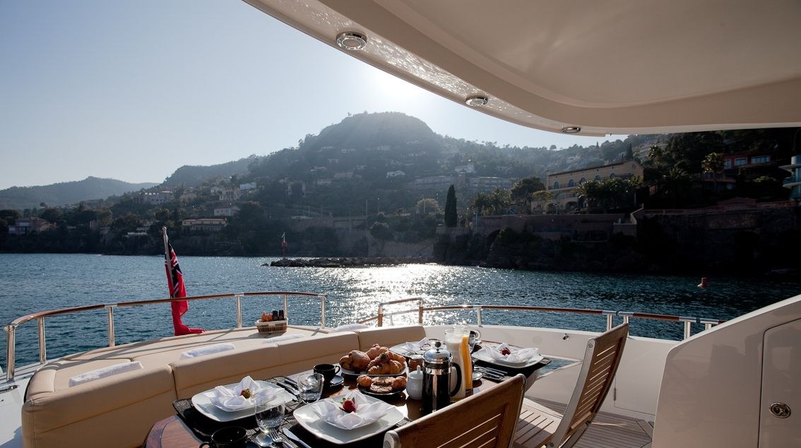LIZZI yacht charter 2