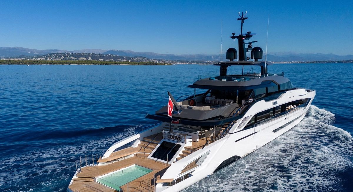 LOEWE yacht charter 5