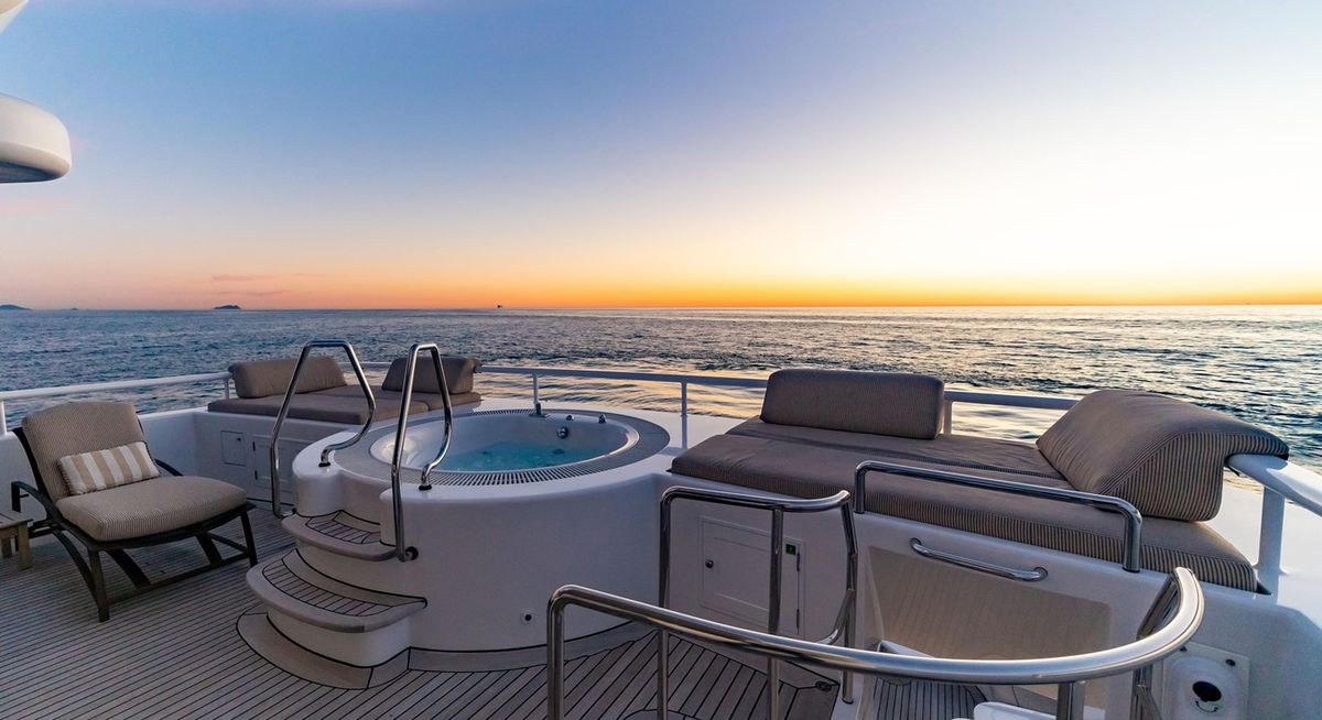 LOHANKA yacht charter 3