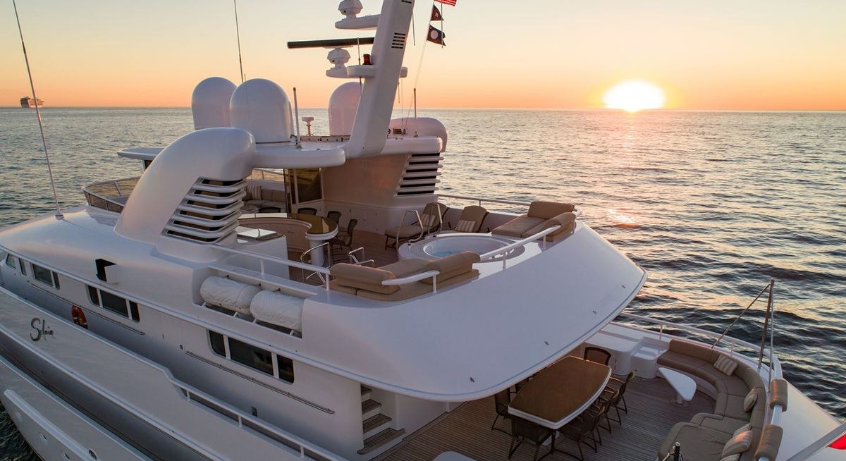 LOHANKA yacht charter 5