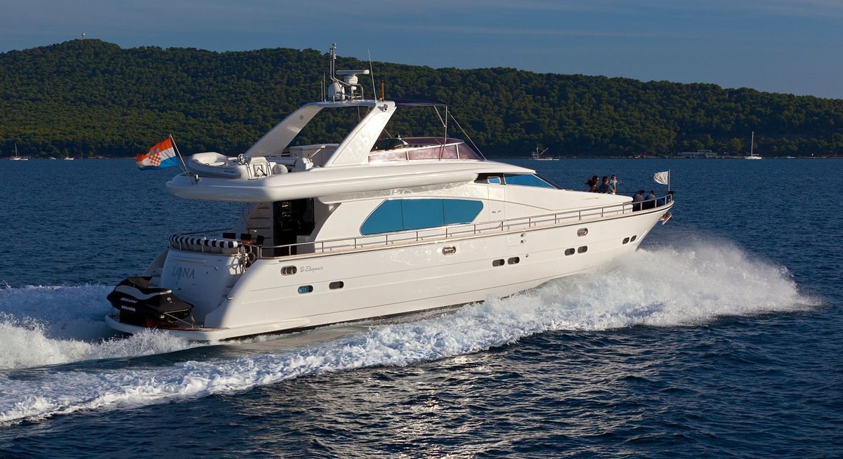 LONA yacht charter 3