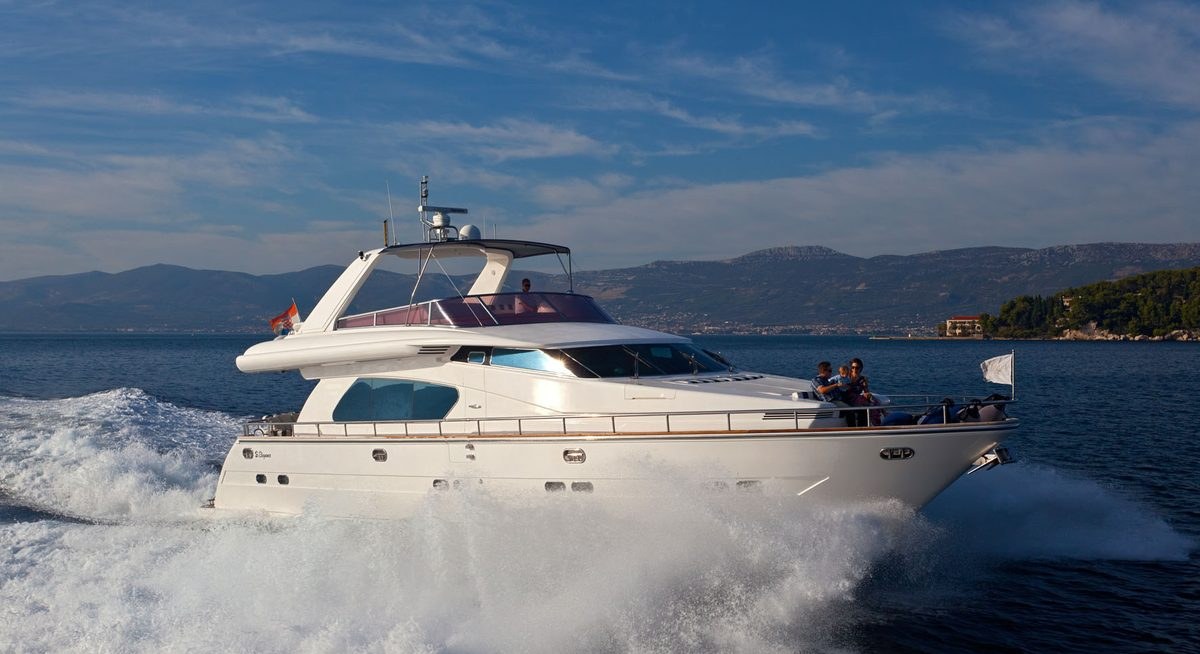 LONA yacht charter 2