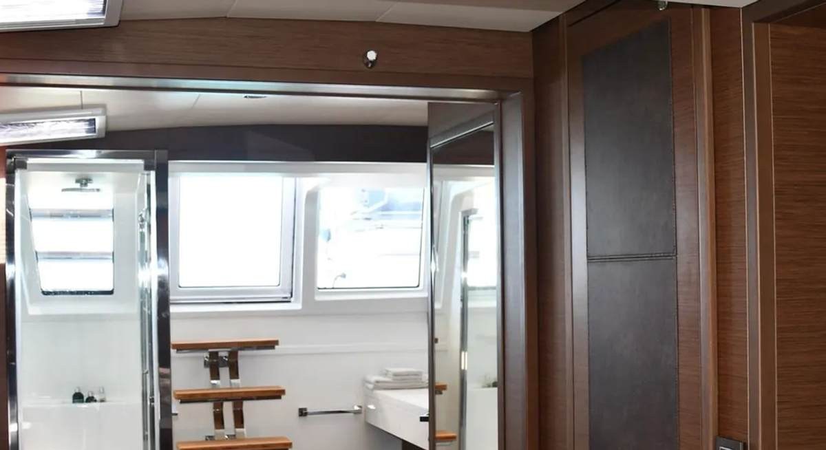 LONG MONDAY yacht charter 2