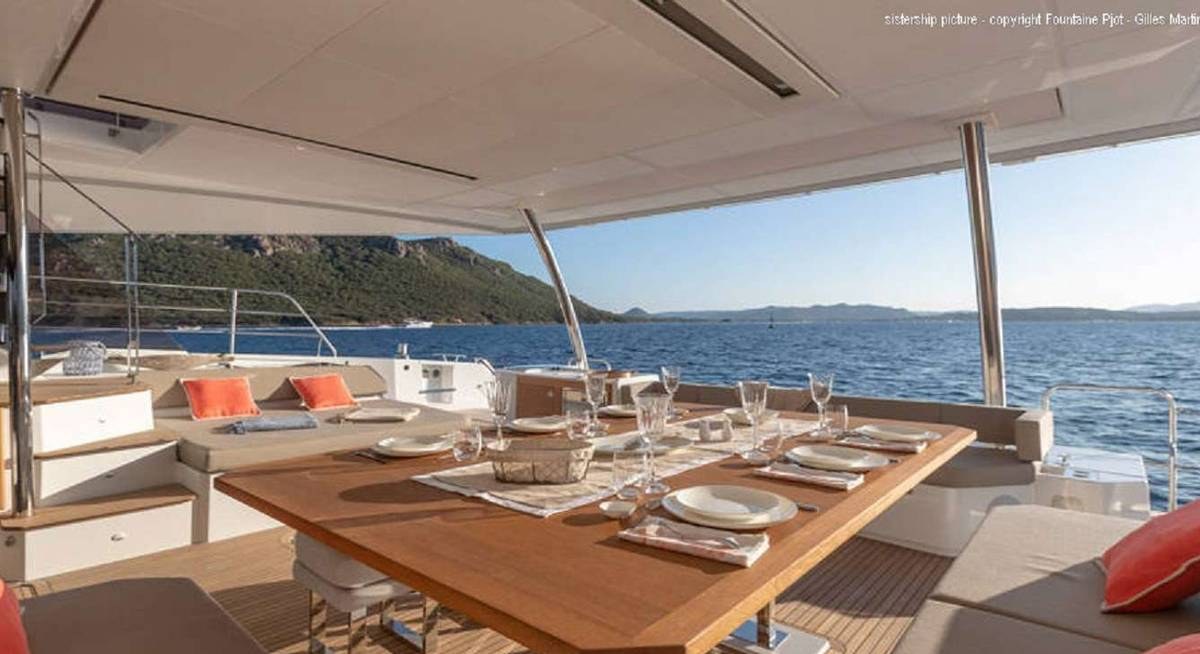 LOOMA yacht charter 4