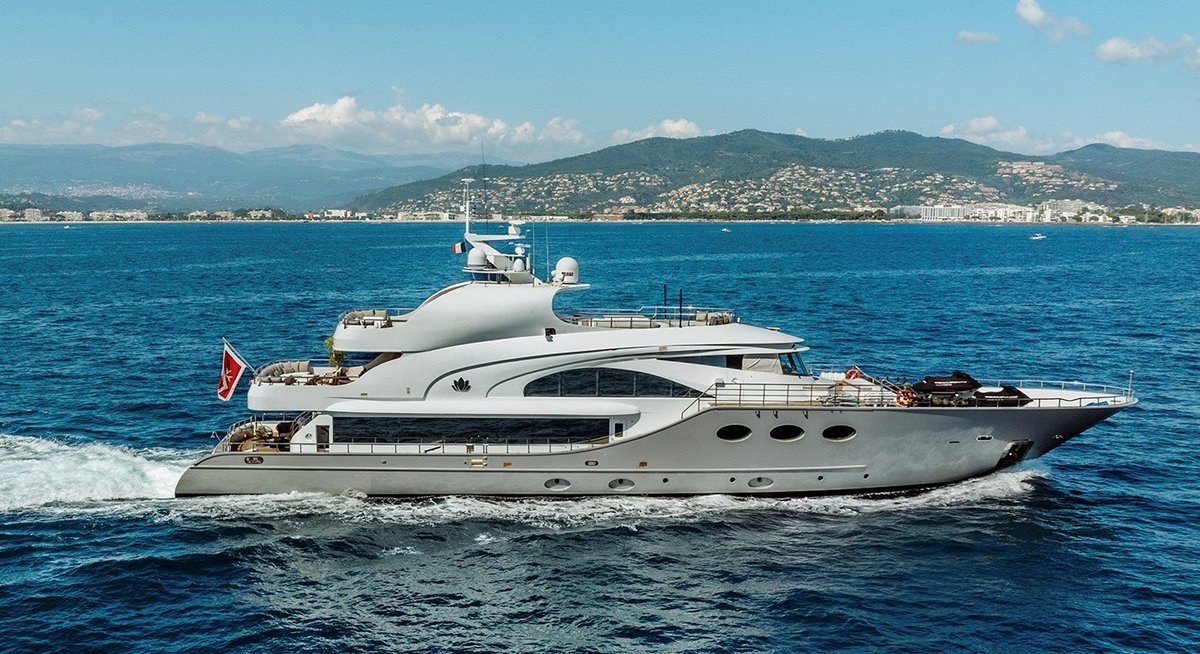 LOTUS yacht charter 1