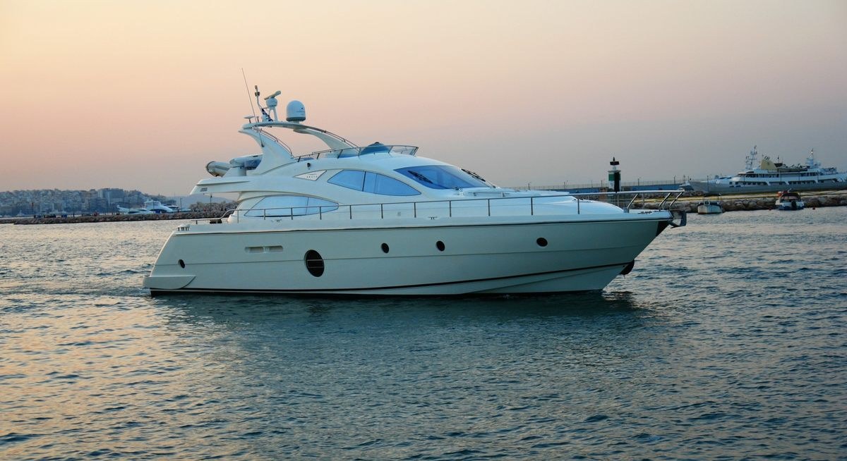 LUCIGNOLO YACHT CHARTER yacht charter