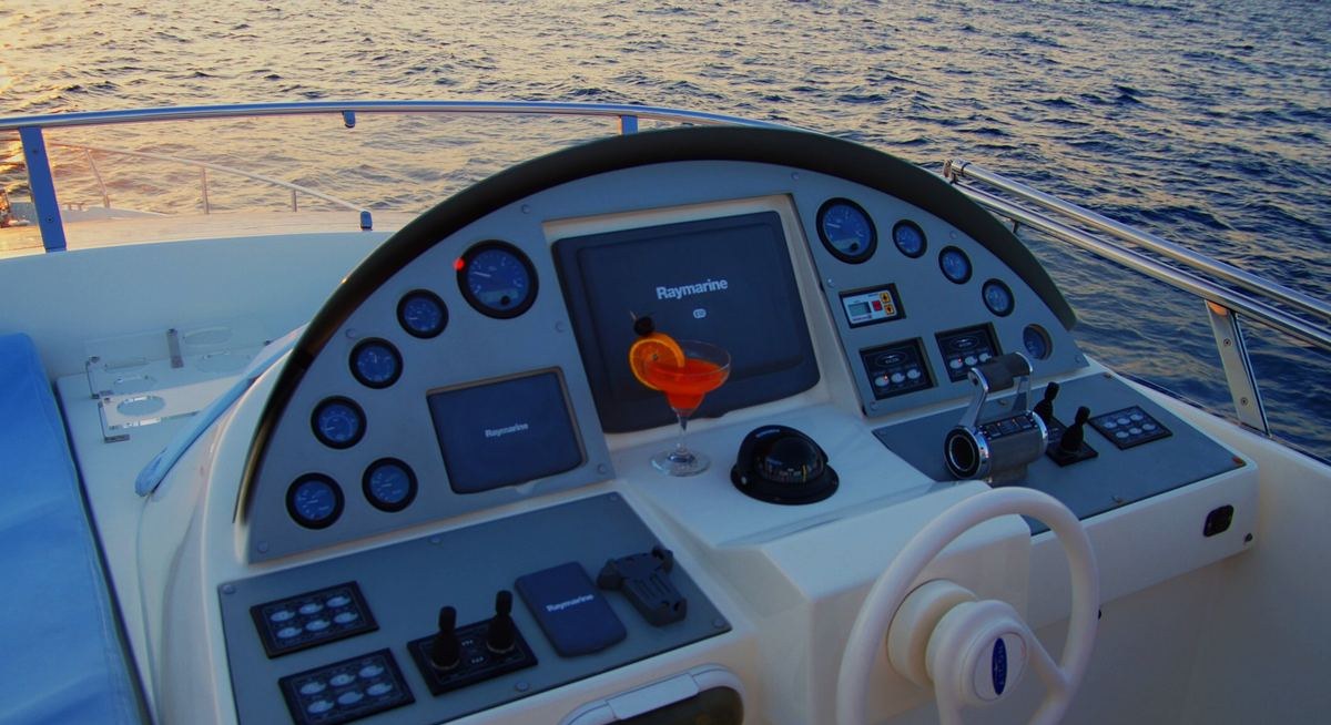 LUCIGNOLO yacht charter 4