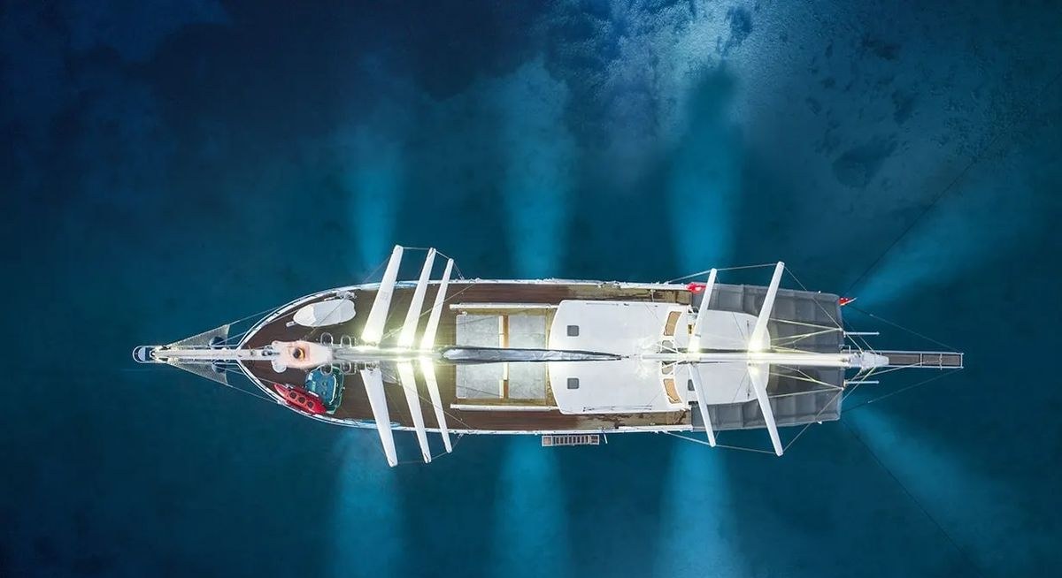 LUCKY YOU yacht charter 5