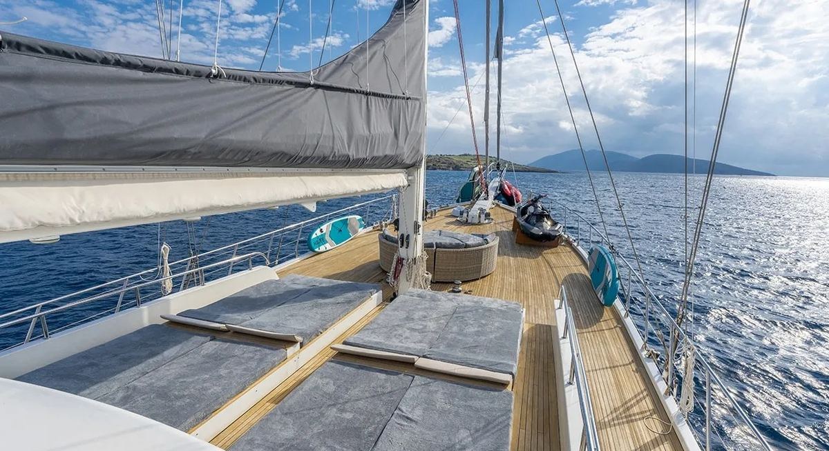 LUCKY YOU yacht charter 3
