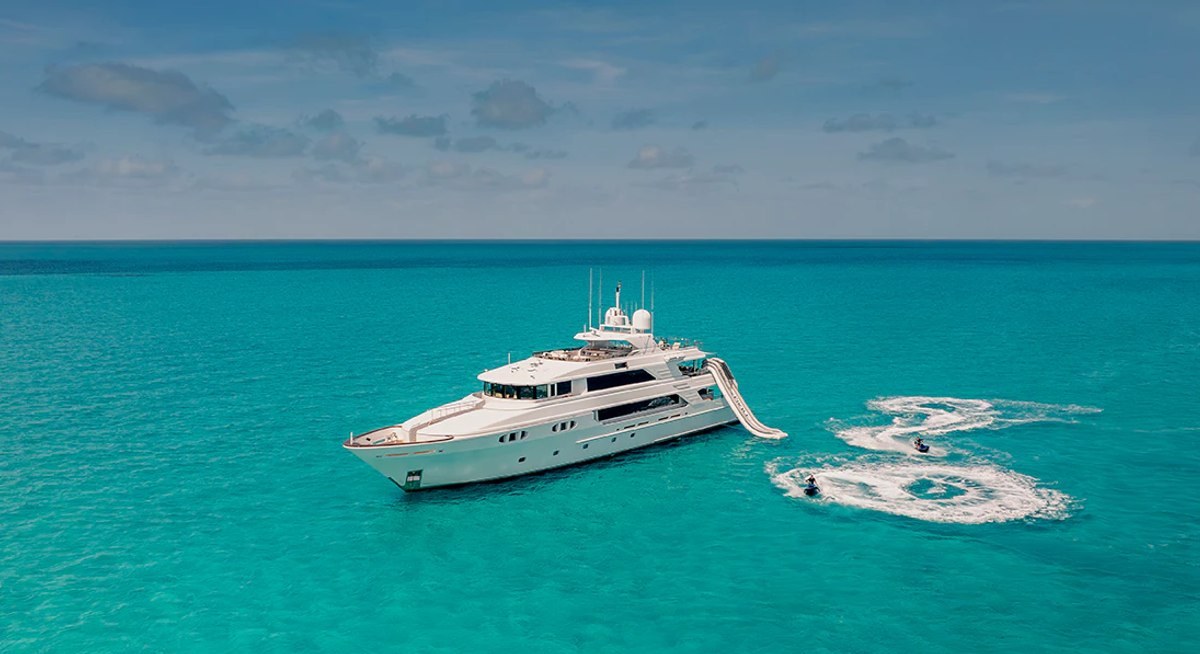 LUCY yacht charter 4