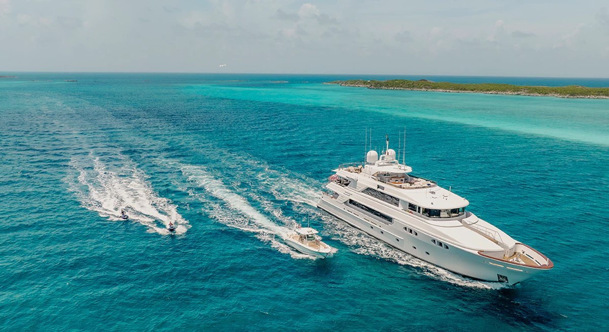 LUCY yacht charter 3