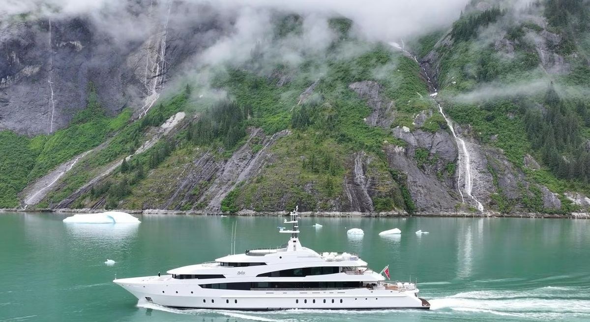 LUDZIE YACHT CHARTER yacht charter