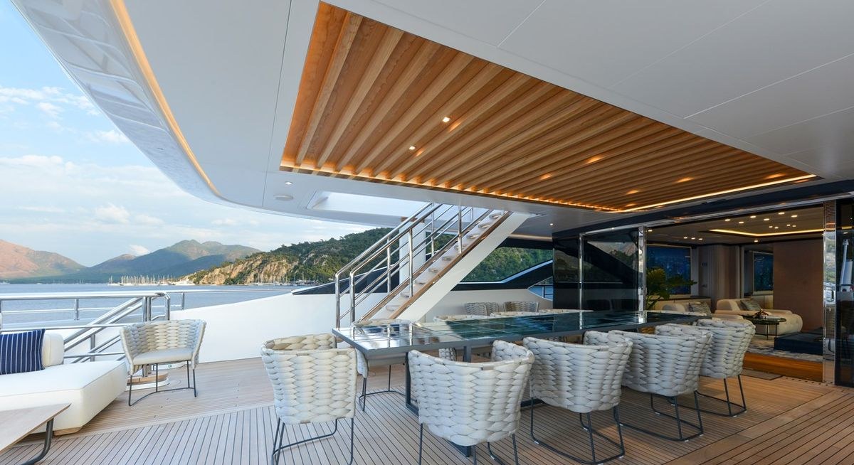 LUMIERE yacht charter 4