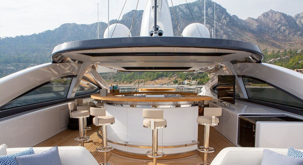 LUMIERE yacht charter 3