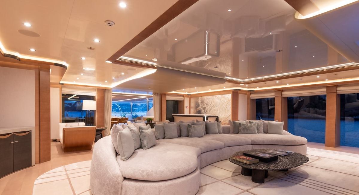 LUNA yacht charter 5