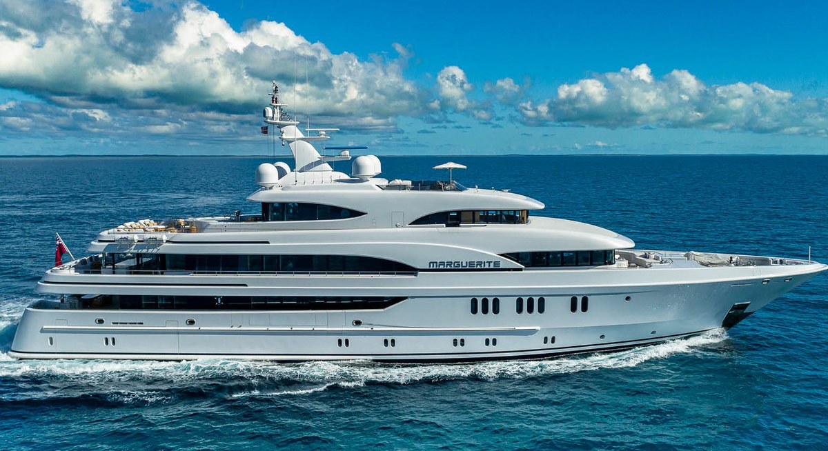LUNARIS yacht charter 1
