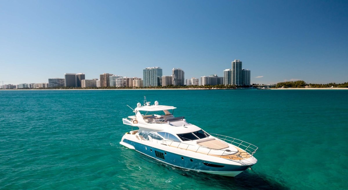 LUPO yacht charter 1